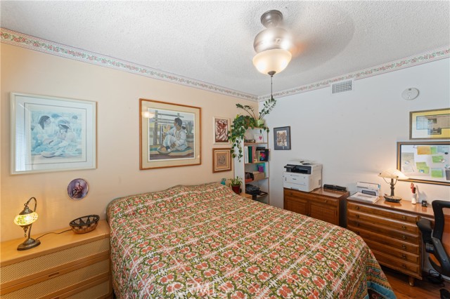 14376 Dartmouth Circle, Moorpark CA: https://media.crmls.org/medias/b5d5b7ba-fe3d-40b3-8dec-597d07b4cb7d.jpg