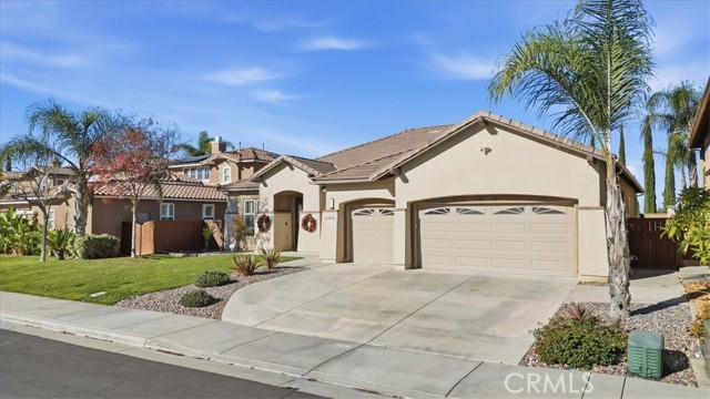 Detail Gallery Image 4 of 54 For 34078 Amici, Temecula,  CA 92592 - 4 Beds | 3/1 Baths