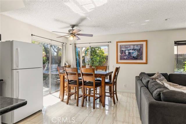 Detail Gallery Image 8 of 28 For 11545 Honeyglen, Pacoima,  CA 91331 - 3 Beds | 3 Baths