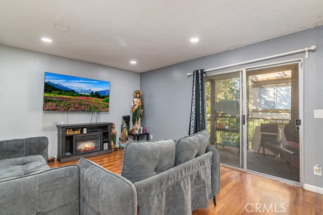 Detail Gallery Image 15 of 25 For 4201 W 5th St #202,  Santa Ana,  CA 92703 - 2 Beds | 1 Baths