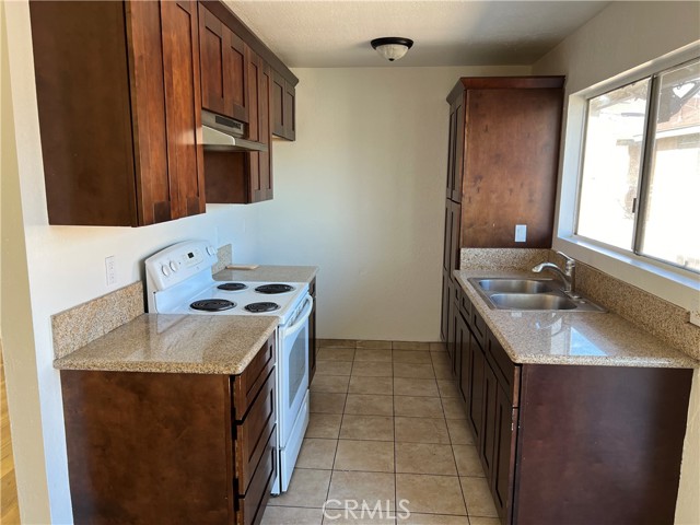 Detail Gallery Image 7 of 12 For 600 N Grand Ave, Santa Ana,  CA 92701 - – Beds | – Baths