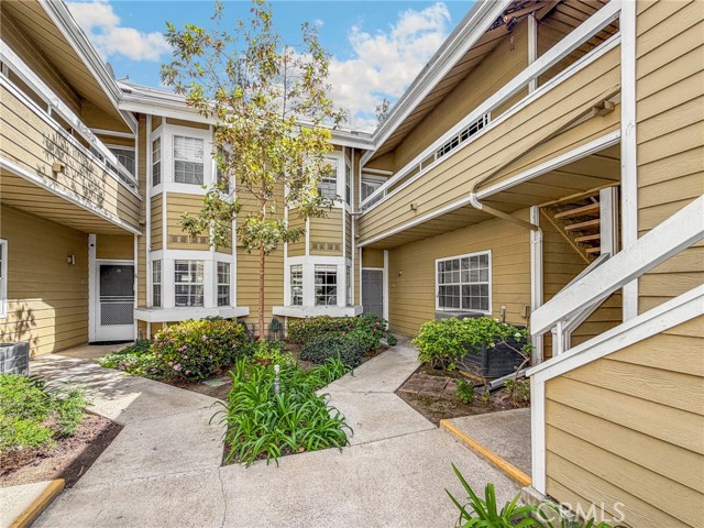Detail Gallery Image 2 of 38 For 3740 S Bear St #123 #F,  Santa Ana,  CA 92704 - 2 Beds | 2 Baths