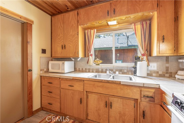 Detail Gallery Image 13 of 40 For 39791 Forest, Big Bear Lake,  CA 92315 - 3 Beds | 2 Baths