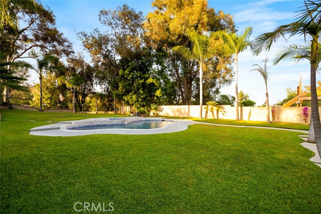 2424 Norte Vista Drive, Chino Hills CA: https://media.crmls.org/medias/b5d86620-fd74-4a22-acf3-c48e53902128.jpg