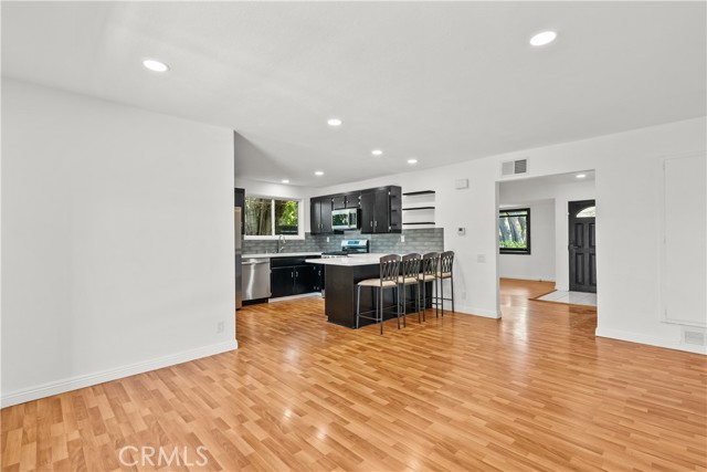 Detail Gallery Image 20 of 72 For 6172 Dalecrest Ave, Woodland Hills,  CA 91367 - 3 Beds | 2 Baths