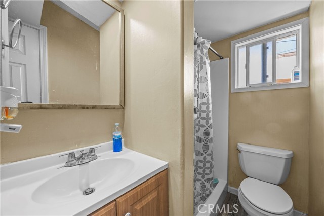 Detail Gallery Image 34 of 39 For 1709 S Townsend St, Santa Ana,  CA 92704 - 4 Beds | 2/1 Baths