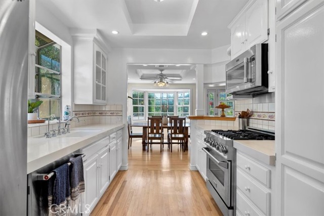 593 26th Street, Manhattan Beach, California 90266, 3 Bedrooms Bedrooms, ,2 BathroomsBathrooms,Residential,Sold,26th,SB22189948