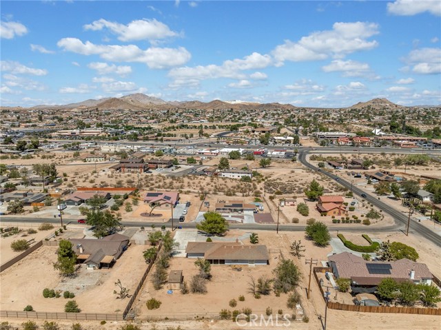 18425 Owatonna Road, Apple Valley CA: https://media.crmls.org/medias/b5db146b-ecbf-4356-a816-25d1d775ae37.jpg