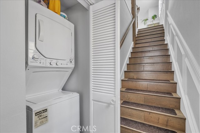 Detail Gallery Image 4 of 14 For 122 Roycroft Ave #C,  Long Beach,  CA 90803 - 2 Beds | 1 Baths