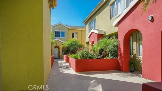 Detail Gallery Image 1 of 1 For 1500 Pine Ave #20,  Long Beach,  CA 90813 - 2 Beds | 2 Baths
