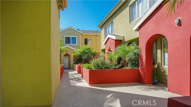 Detail Gallery Image 1 of 1 For 1500 Pine Ave #20,  Long Beach,  CA 90813 - 2 Beds | 2 Baths