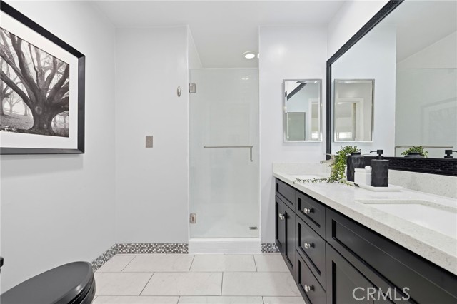 Detail Gallery Image 12 of 30 For 7304 Balboa #C,  Lake Balboa,  CA 91406 - 3 Beds | 3/1 Baths