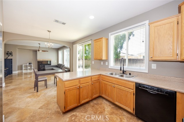 Detail Gallery Image 11 of 36 For 11964 Limestone Ct, Yucaipa,  CA 92399 - 3 Beds | 2/1 Baths