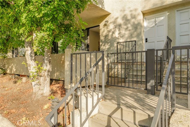 Detail Gallery Image 31 of 42 For 15045 Nordhoff St #109,  North Hills,  CA 91343 - 2 Beds | 2/1 Baths