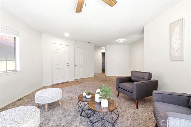 Detail Gallery Image 3 of 29 For 19077 Elm, Apple Valley,  CA 92308 - 2 Beds | 2 Baths