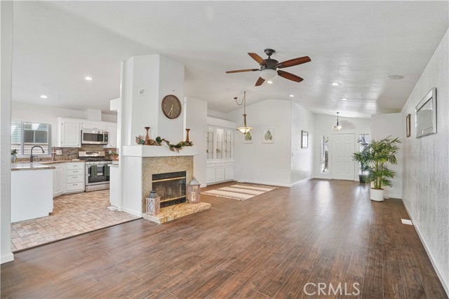 Detail Gallery Image 7 of 38 For 27903 Vista View Dr, Canyon Country,  CA 91351 - 3 Beds | 2 Baths