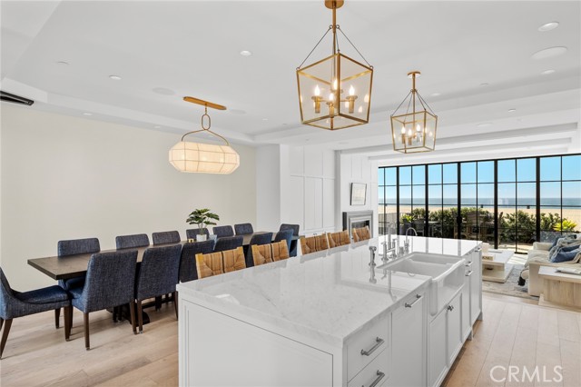 2428 The Strand, Hermosa Beach CA: https://media.crmls.org/medias/b5de4b81-81a0-447b-a7c2-e9dad75cd28e.jpg