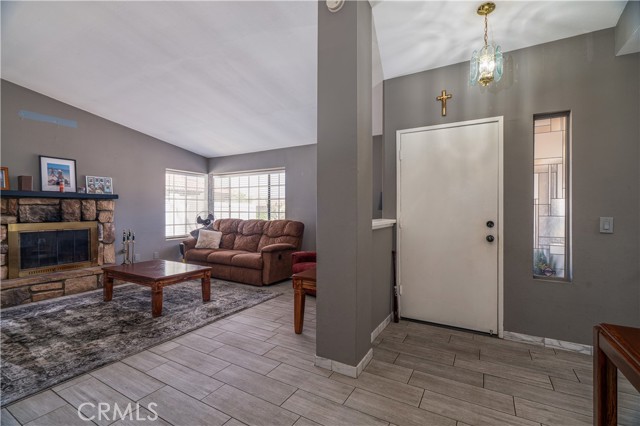24931 Heil Drive, Moreno Valley CA: https://media.crmls.org/medias/b5de592a-fe1f-4012-a266-8b59d1b2e7aa.jpg