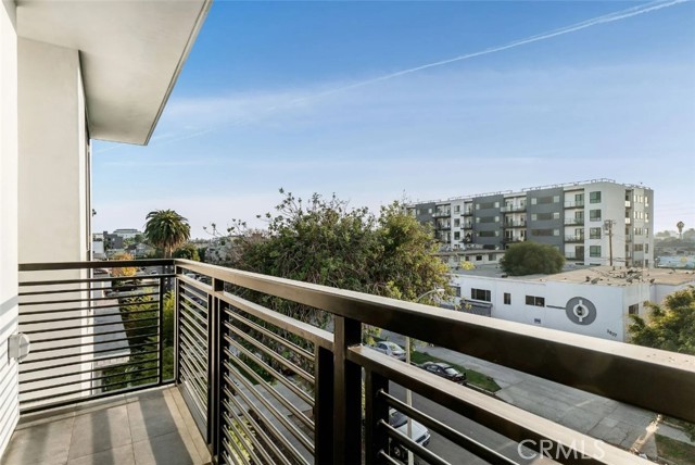 Detail Gallery Image 17 of 27 For 3632 S Keystone Ave, Los Angeles,  CA 90034 - 3 Beds | 2/1 Baths