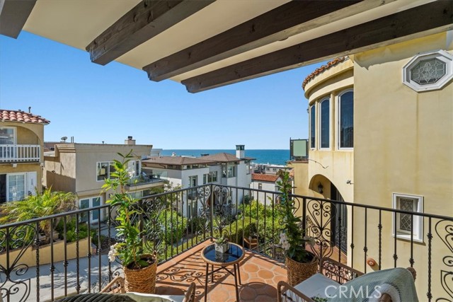 229 24th Street, Manhattan Beach, California 90266, 5 Bedrooms Bedrooms, ,2 BathroomsBathrooms,Residential,For Sale,24th,SB23171608