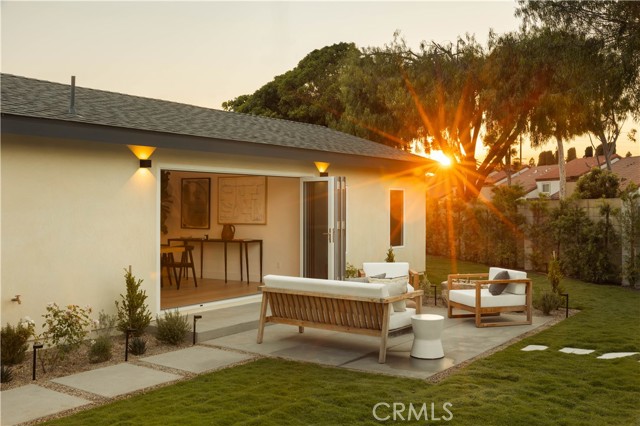 3499 San Rafael Circle, Costa Mesa CA: https://media.crmls.org/medias/b5e013fb-68ef-448e-874e-1a46e71fd146.jpg