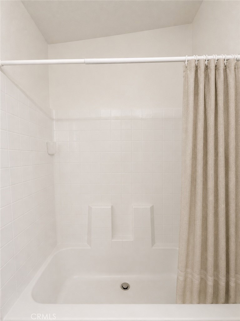 https://media.crmls.org/medias/b5e0e4ed-4821-4a2e-a346-635e697fd06f.jpg?preset=X-Large
