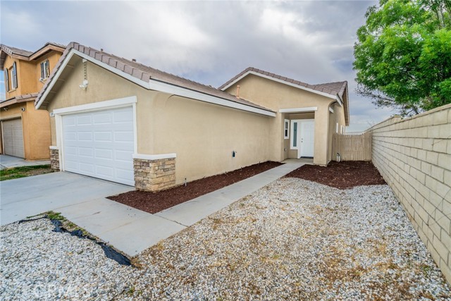 Detail Gallery Image 3 of 41 For 13892 Summer Wind St, Victorville,  CA 92394 - 3 Beds | 2 Baths