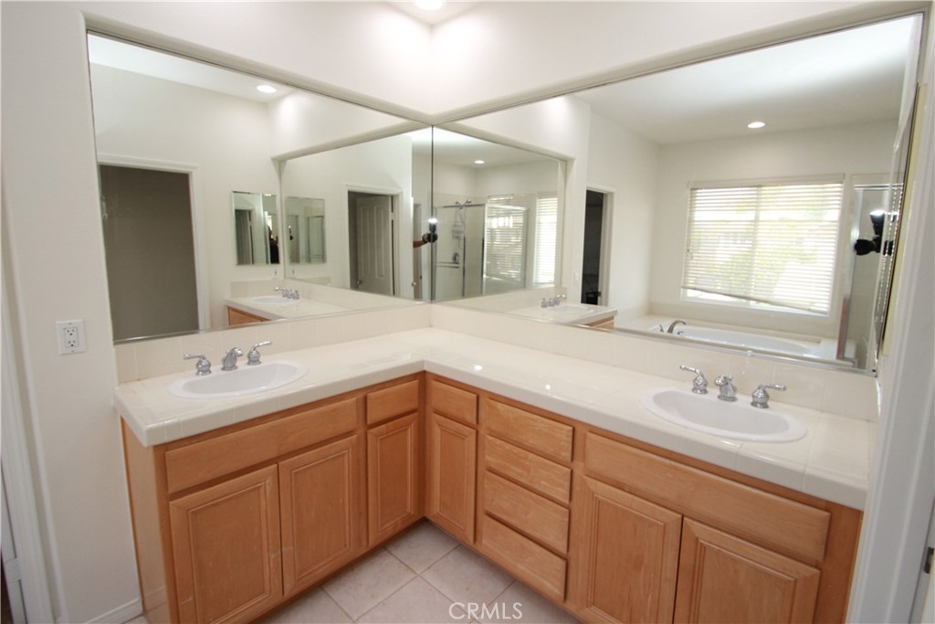 B5e164e1 447b 4b3d 894d 5e801fd9cc46