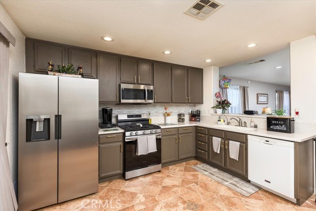 Detail Gallery Image 8 of 28 For 13808 Brynwood St, Victorville,  CA 92392 - 3 Beds | 2 Baths