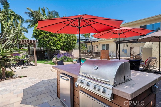 1335 Crestview Avenue, Seal Beach CA: https://media.crmls.org/medias/b5e2080a-713c-4a2d-8884-b06efc847095.jpg