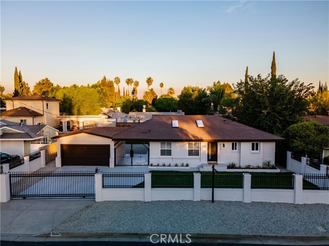 Detail Gallery Image 1 of 39 For 8126 Geyser Ave, Reseda,  CA 91335 - 3 Beds | 2 Baths