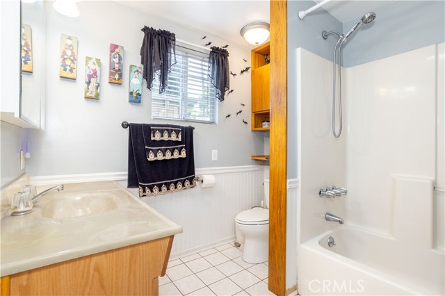 7744 Rhea Avenue, Reseda CA: https://media.crmls.org/medias/b5e328e8-97e9-46c7-a289-c5385ac813b2.jpg