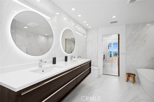 1061 Skyline Drive, Laguna Beach CA: https://media.crmls.org/medias/b5e39368-5dee-4033-a8a2-ff50b70a01e2.jpg