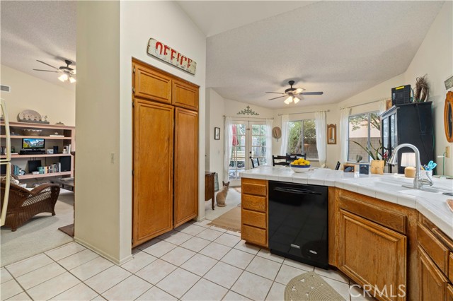 Detail Gallery Image 15 of 27 For 39330 Gainsborough Dr, Palmdale,  CA 93551 - 3 Beds | 2 Baths