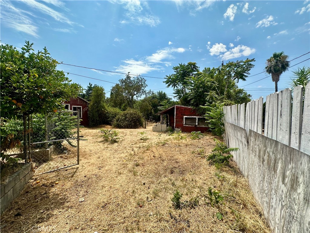 https://media.crmls.org/medias/b5e454c3-5b66-451e-81b0-f6400c27f155.jpg?preset=X-Large