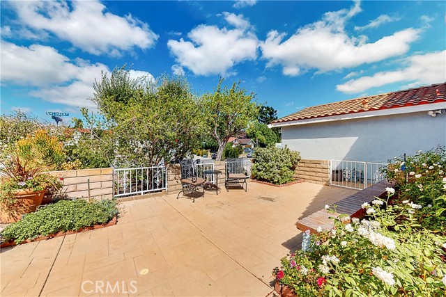 Nice fenced in large front patio.