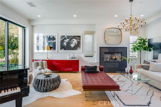 Detail Gallery Image 9 of 45 For 526 Riverside Ave, Newport Beach,  CA 92663 - 5 Beds | 6/1 Baths