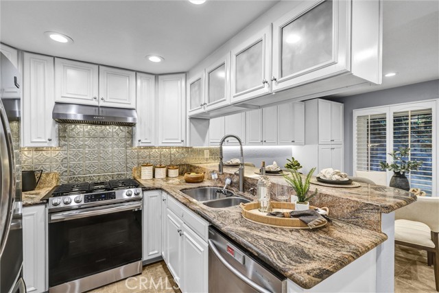 Detail Gallery Image 14 of 34 For 24 Encinitas Ct, Laguna Beach,  CA 92651 - 4 Beds | 2/1 Baths