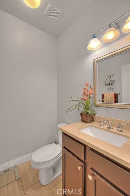 8758 Aspen Court, Riverside CA: https://media.crmls.org/medias/b5e66b30-4626-4349-827f-2cfc7fccc016.jpg