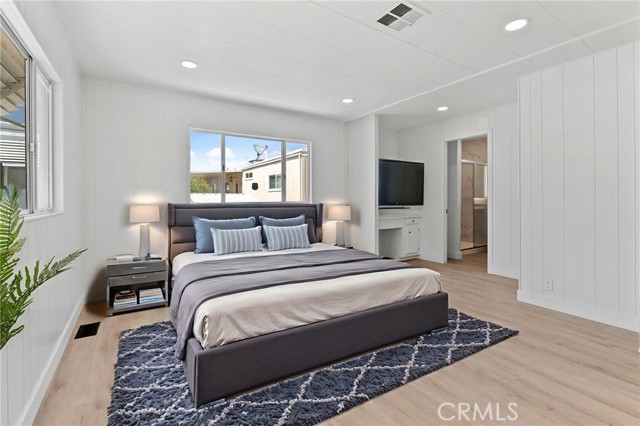 10200 Bolsa Ave, Westminster CA: https://media.crmls.org/medias/b5e67360-04a1-49c3-b967-383fa03718b5.jpg