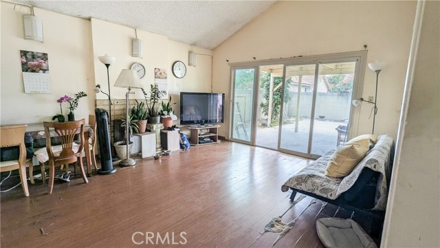 13522 Carnaby Street, Cerritos CA: https://media.crmls.org/medias/b5e76aea-c8c5-4b8b-9b2d-696878e4f364.jpg