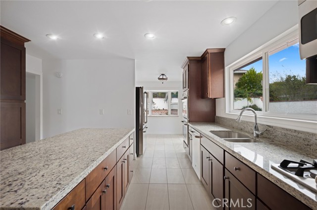 1300 Antigua Way, Newport Beach CA: https://media.crmls.org/medias/b5e7c27f-2167-4272-a7e3-0f80c1b526f5.jpg