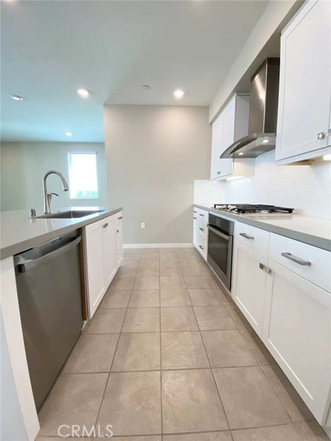 Detail Gallery Image 3 of 6 For 199 Bowery, Irvine,  CA 92612 - 2 Beds | 2 Baths