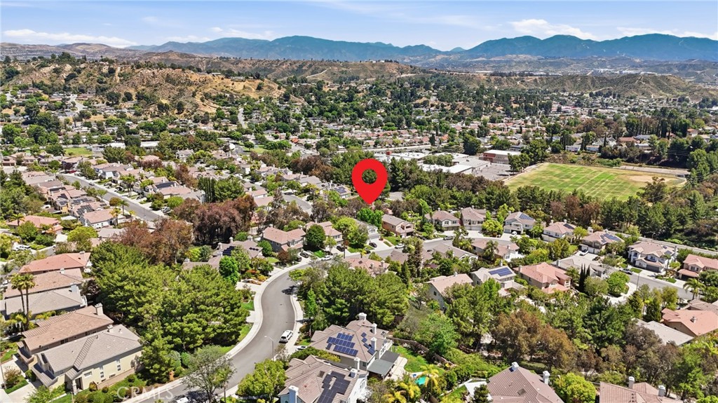 https://media.crmls.org/medias/b5e899f9-e861-4a46-a236-9826f71c83be.jpg?preset=X-Large