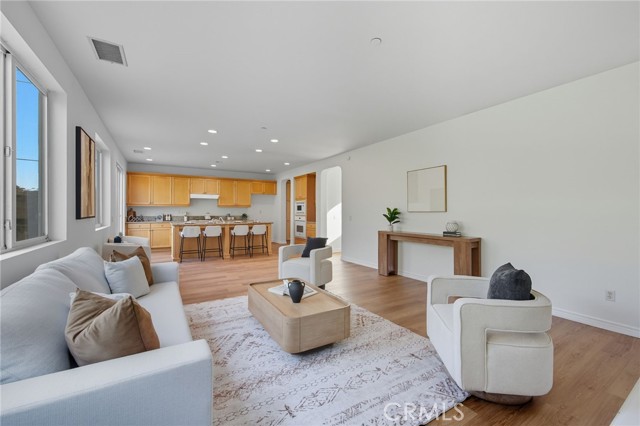 Detail Gallery Image 16 of 53 For 13346 Los Olivos Rd, Sylmar,  CA 91342 - 4 Beds | 4 Baths