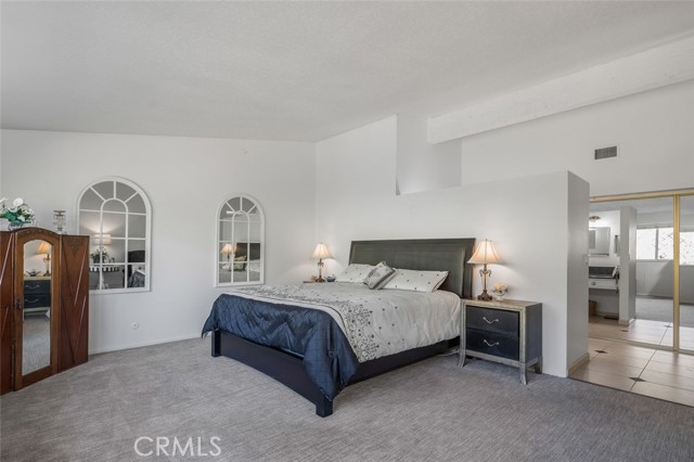 15232 Lille Circle, Irvine CA: https://media.crmls.org/medias/b5e9b411-cb10-4fcc-8707-4539a364262c.jpg