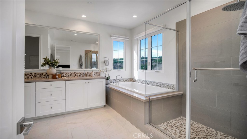 MLS #OC25256306 image #22