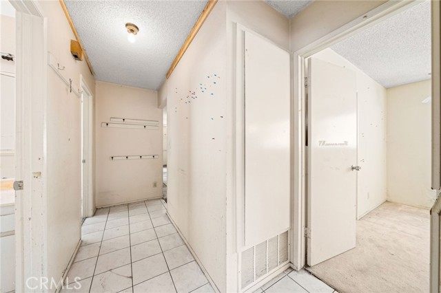 13208 Florwood Avenue, Hawthorne CA: https://media.crmls.org/medias/b5eb2144-01f7-4af0-9560-6482c17ff585.jpg