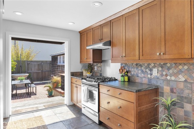 Detail Gallery Image 11 of 37 For 5792 Campo Walk, Long Beach,  CA 90803 - 2 Beds | 1 Baths