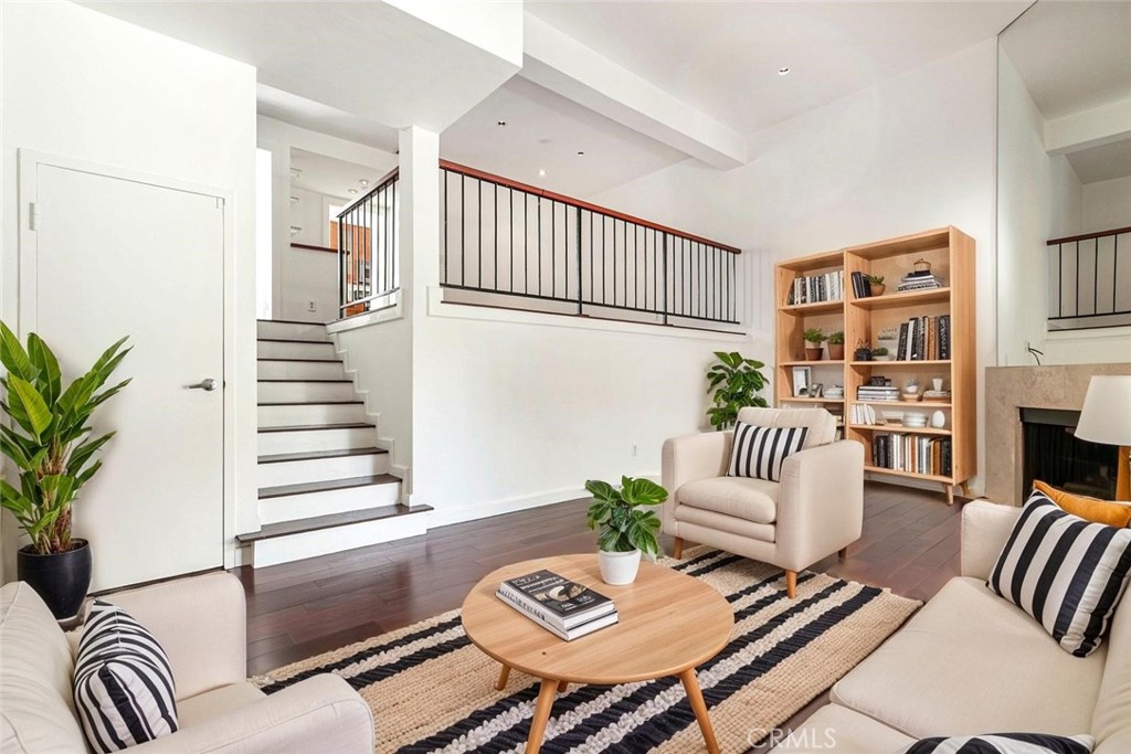 300 N ISABEL ST #10